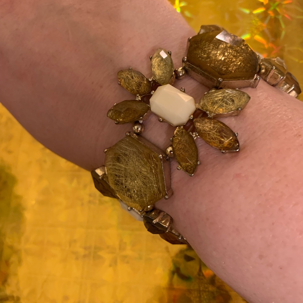 ABSOLUTELY * Beautiful ladies bracelet yellow color and gold tone !! 👑👠💎